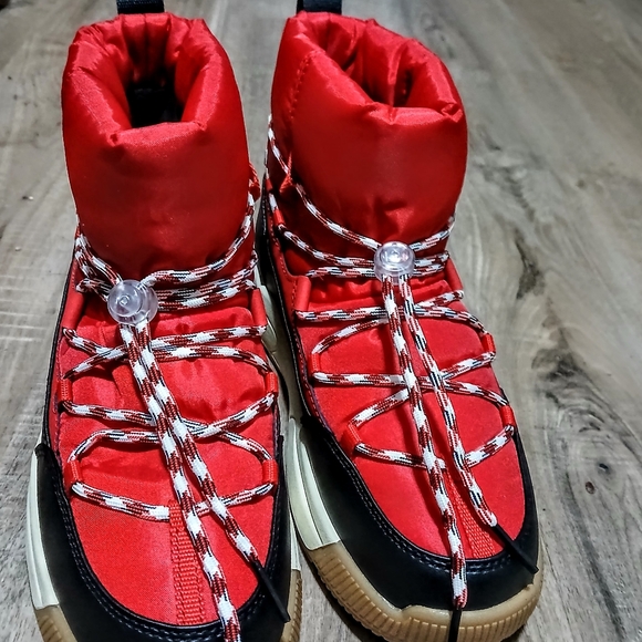 Sorel Ladies US Size7 Waterproof - Picture 4 of 5